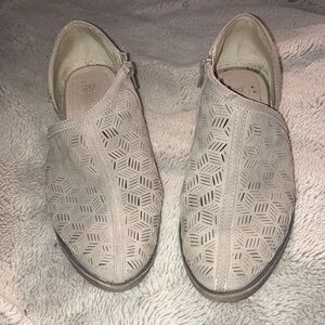 🔹4 for $30 Restricted Laser Cut Booties, size 7.5 🧜‍♀️